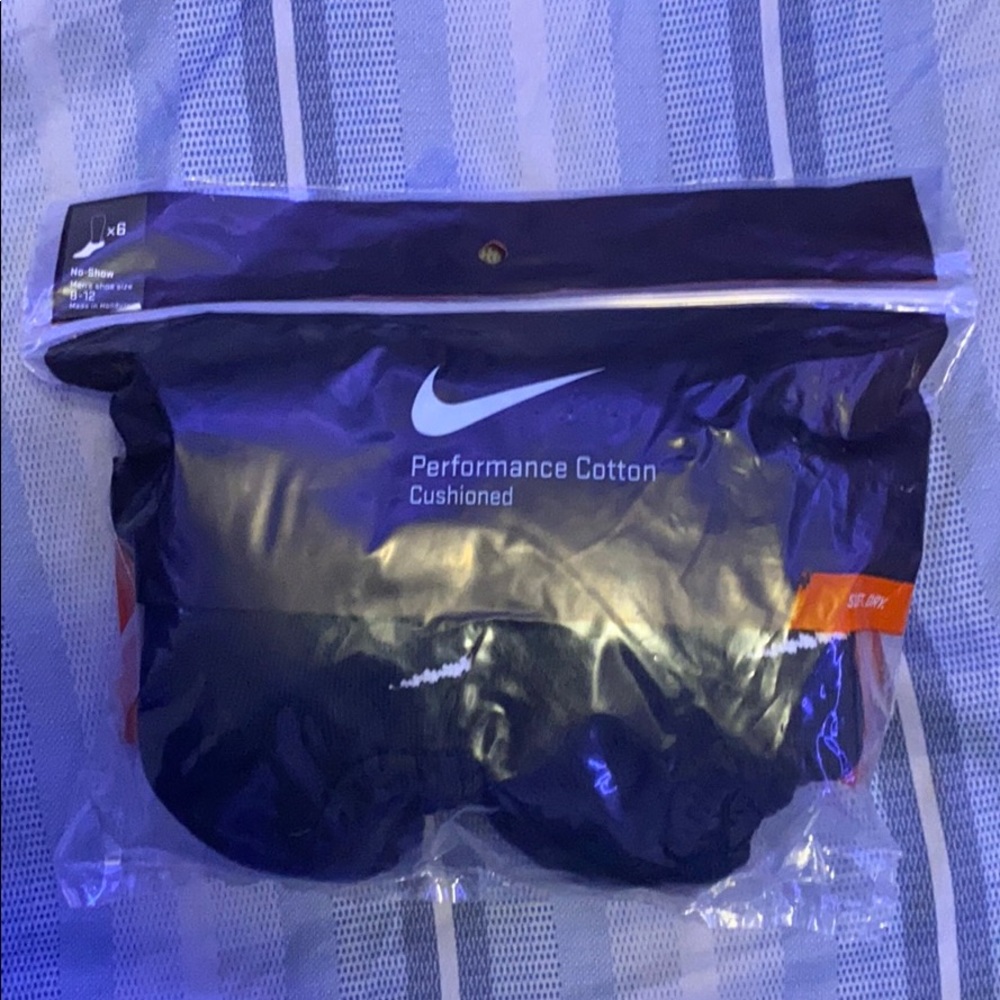 Black Nike no show socks